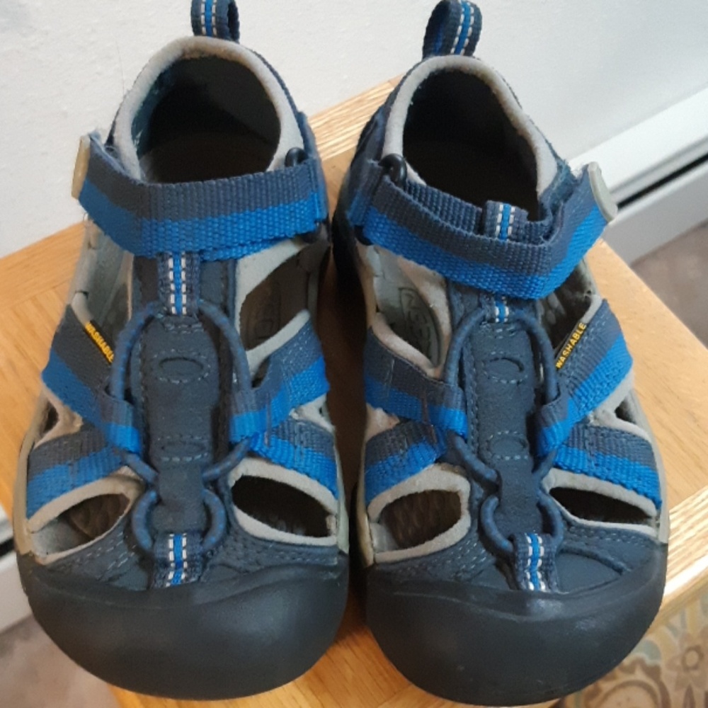 Boys size 10 keen sandals